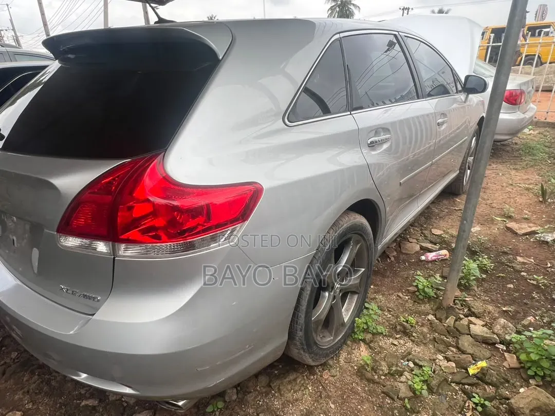 Toyota Venza XLE 2012 Silver
