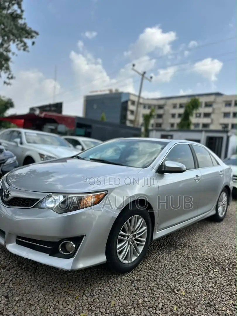 Toyota Camry SE 4dr Sedan (2.5L 4cyl 6A) 2013 Silver
