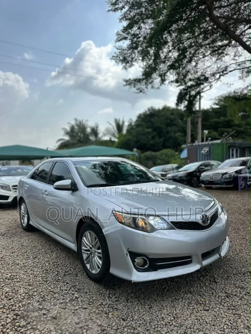 Toyota Camry SE 4dr Sedan (2.5L 4cyl 6A) 2013 Silver
