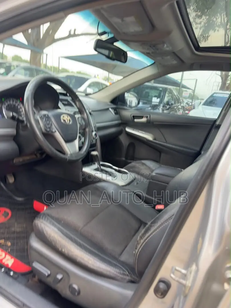 Toyota Camry SE 4dr Sedan (2.5L 4cyl 6A) 2013 Silver