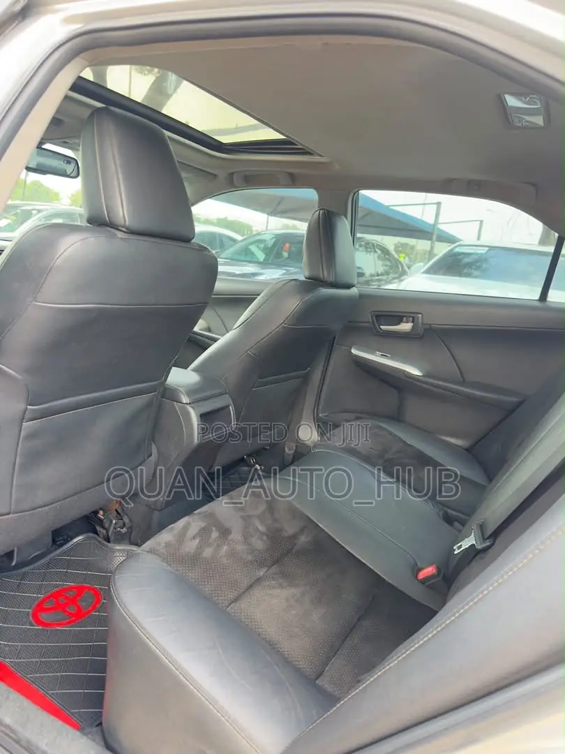 Toyota Camry SE 4dr Sedan (2.5L 4cyl 6A) 2013 Silver
