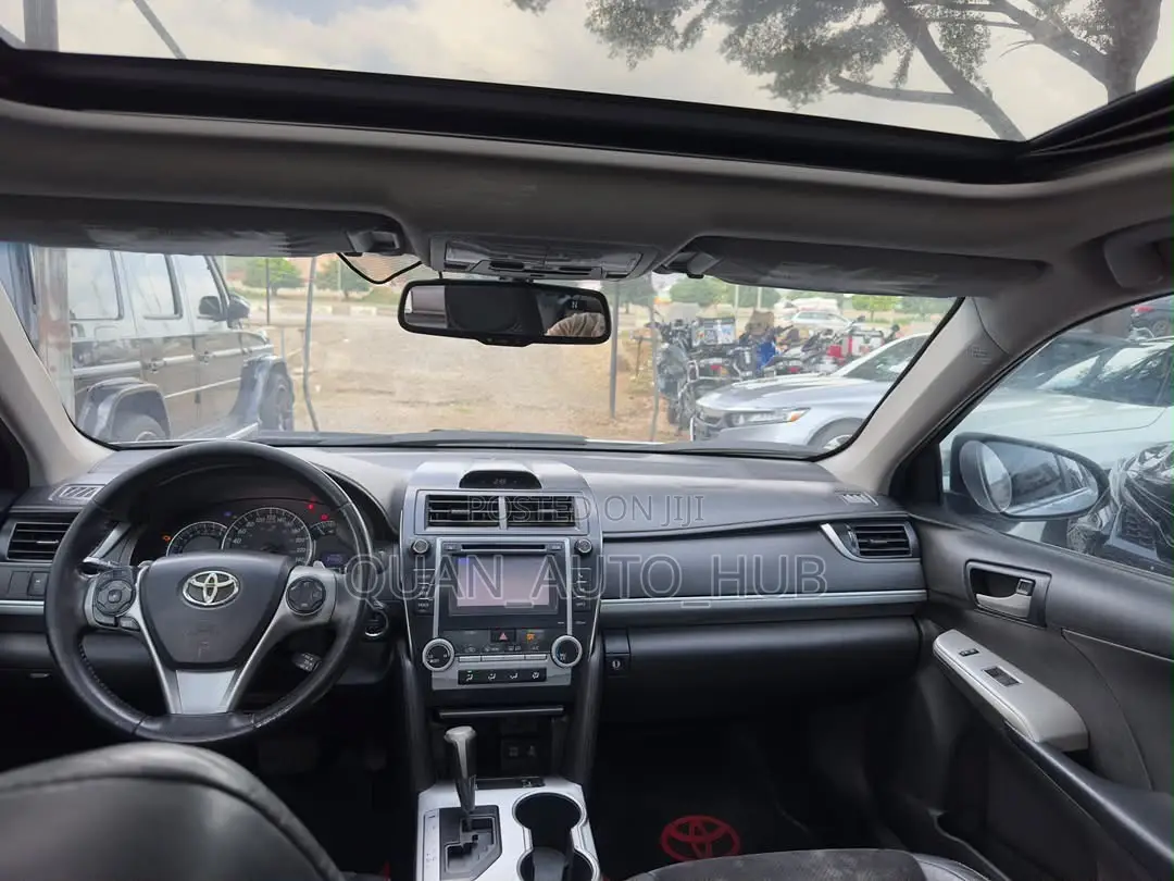 Toyota Camry SE 4dr Sedan (2.5L 4cyl 6A) 2013 Silver
