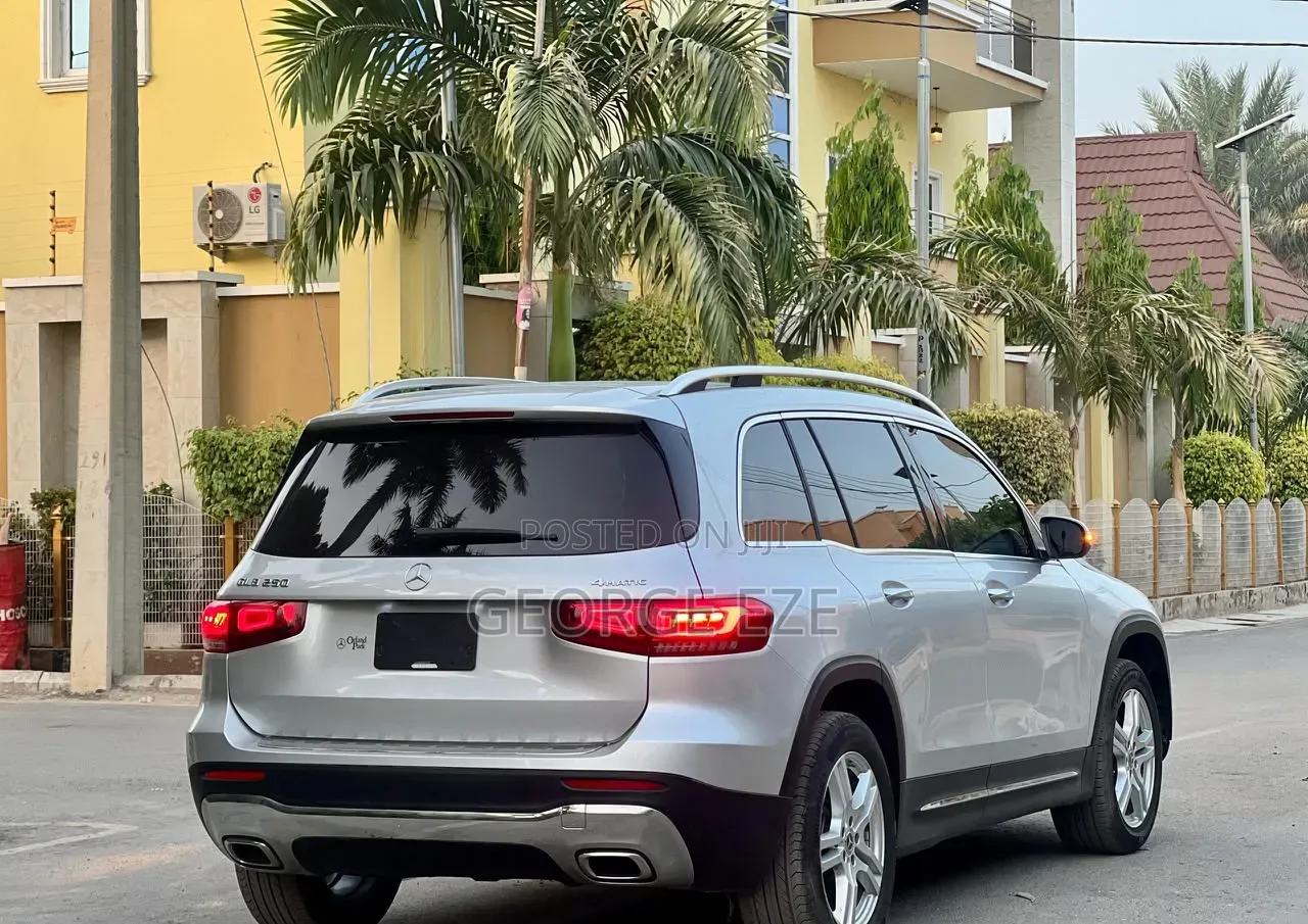 Mercedes-Benz GLB-Class GLB 250 4MATIC 2021 Silver