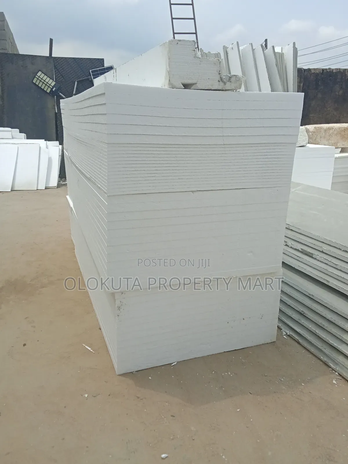 Polystyrene Parapet and Slab With Board