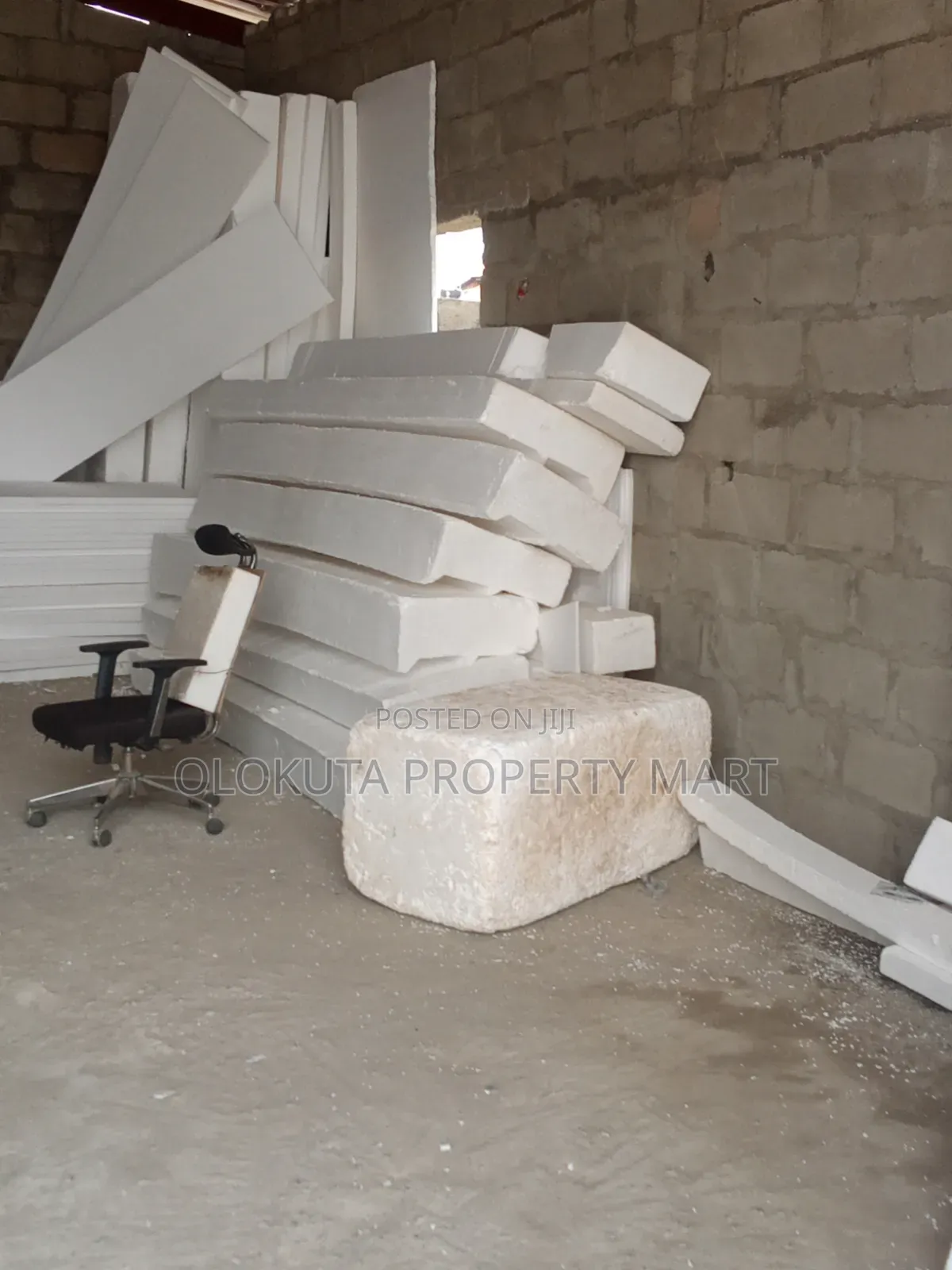Polystyrene Parapet and Slab With Board