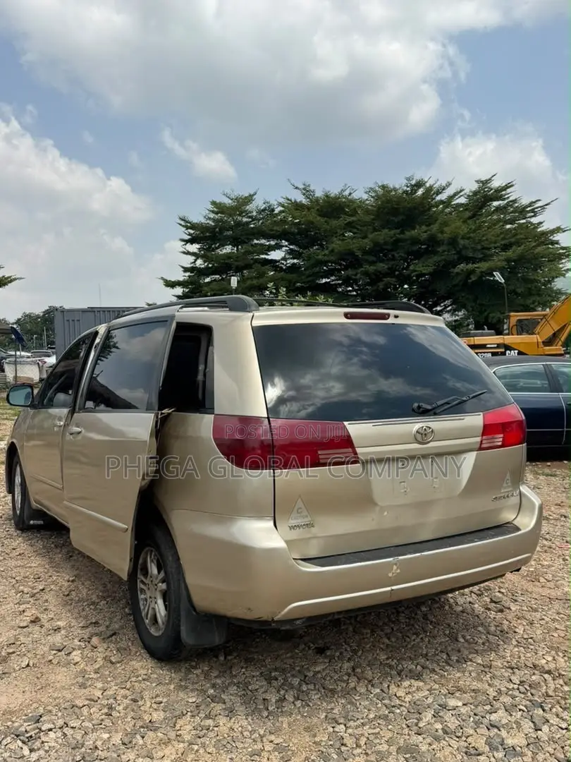 Toyota Sienna LE AWD 2005 Gold