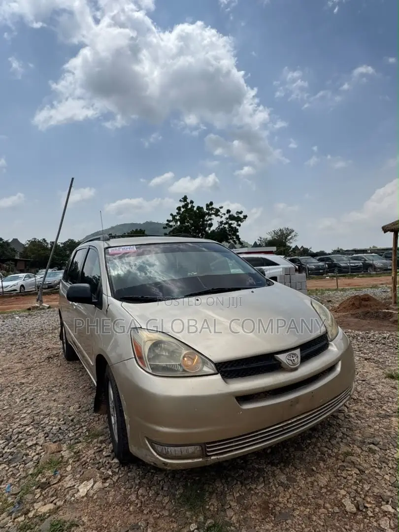 Toyota Sienna LE AWD 2005 Gold