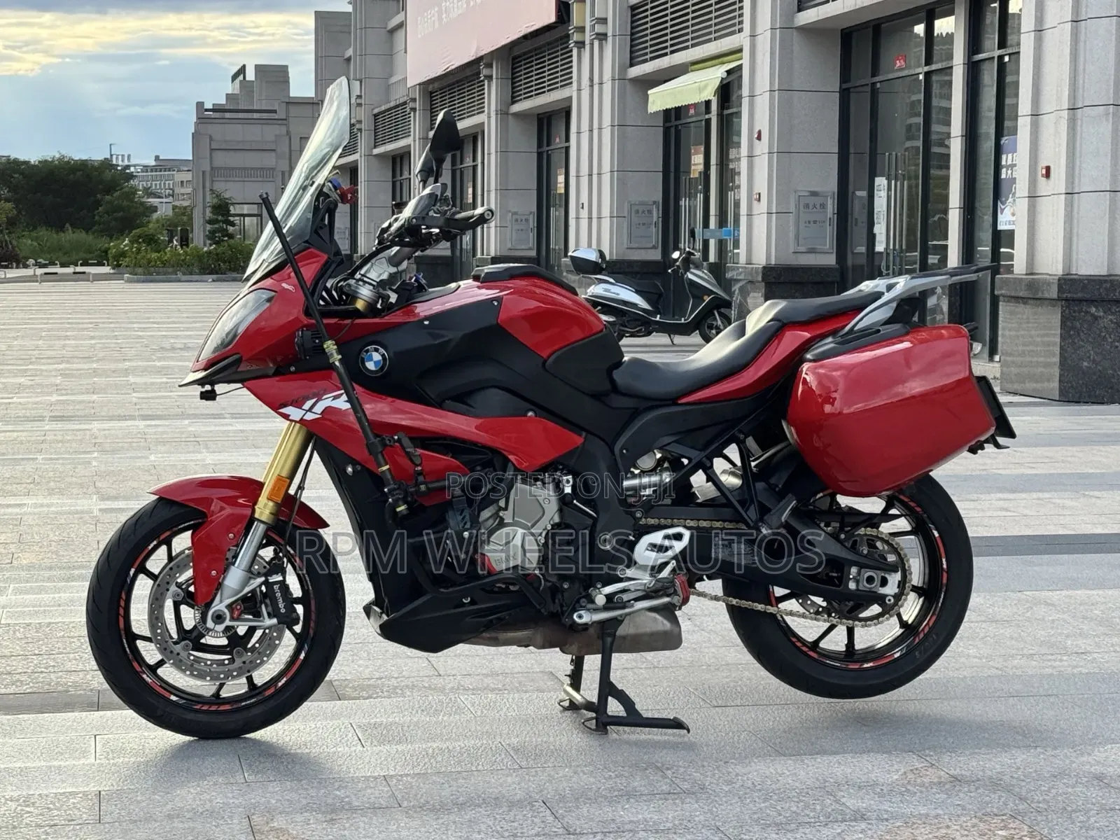 BMW S 1000 XR 2018 Red