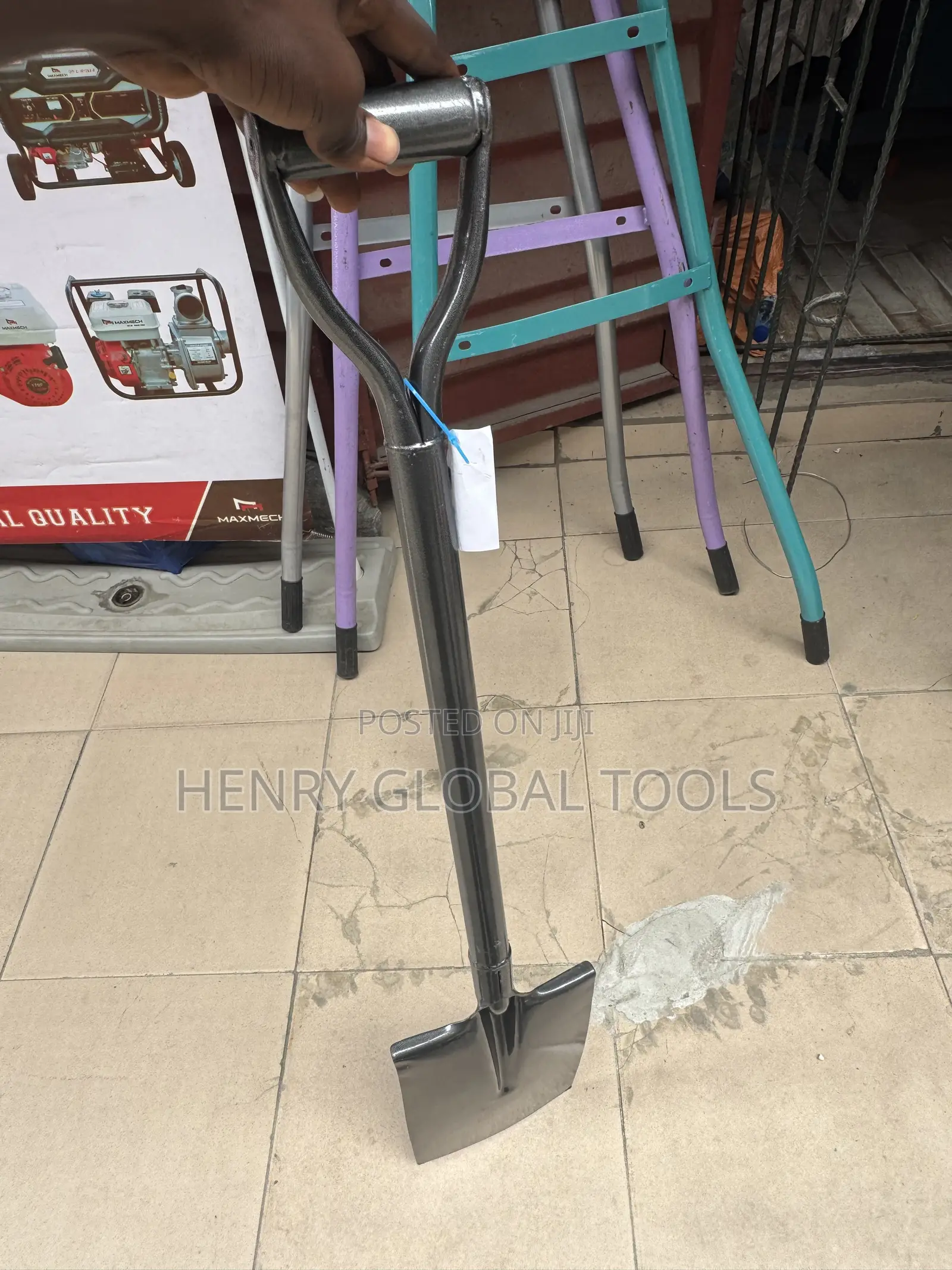 Heavy-Duty Square Mouth Shovel With D-Grip Handle – For Sale