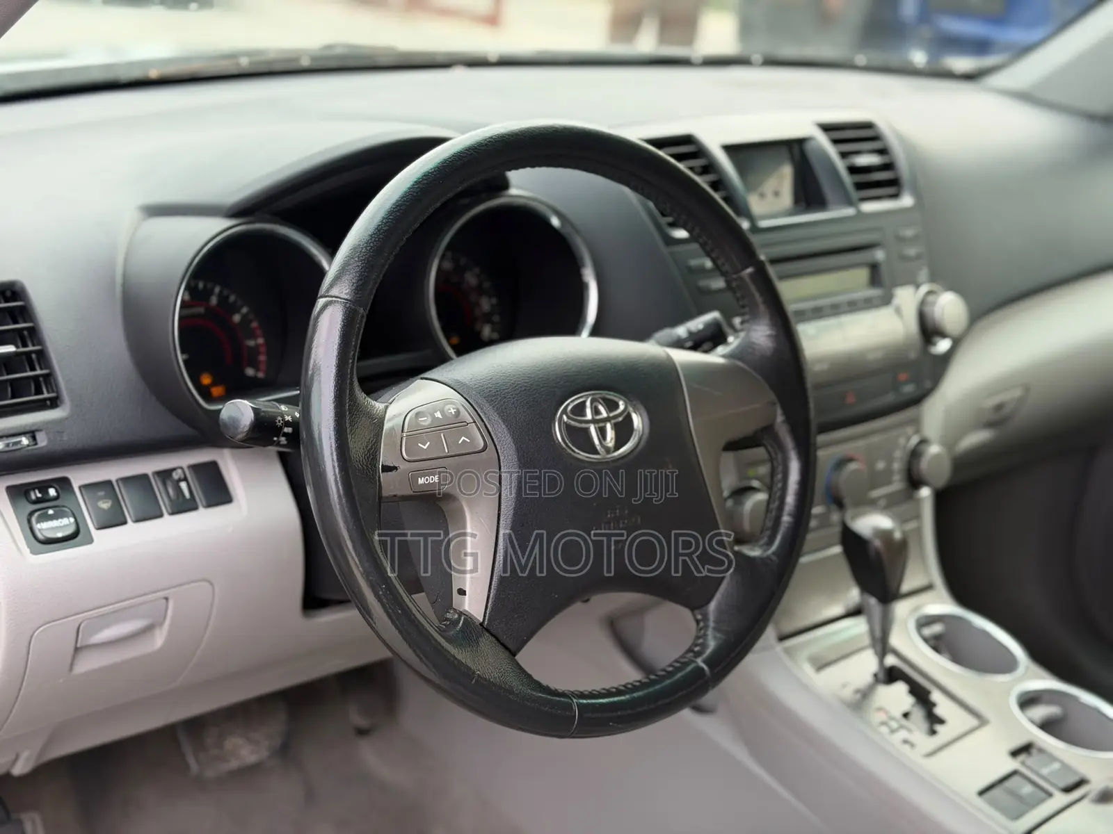 Toyota Highlander Base 2010 Gray