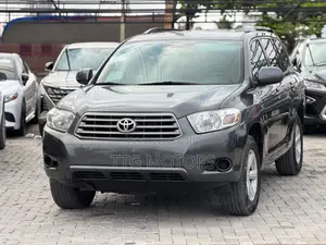 Toyota Highlander Base 2010 Gray