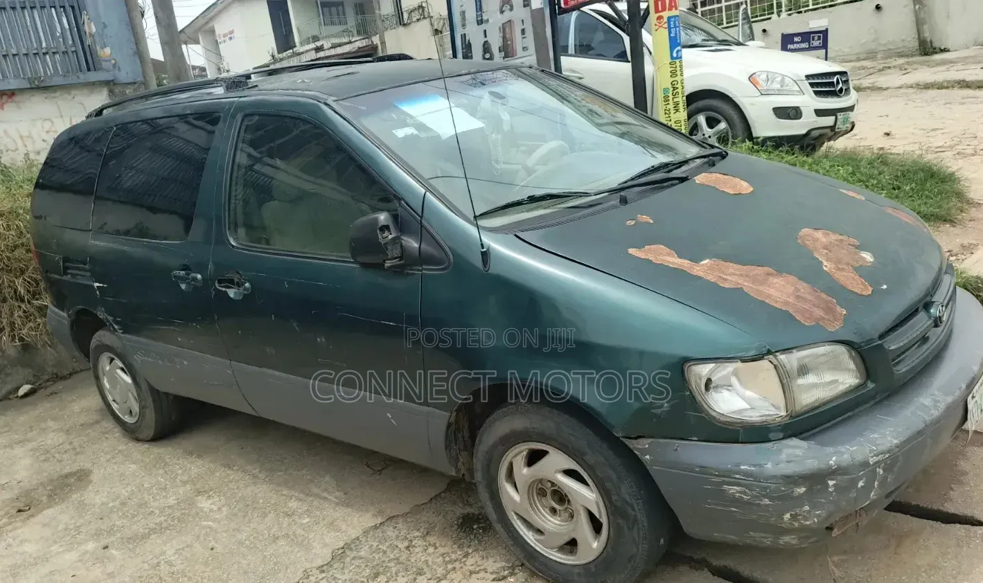 Toyota Sienna 2001 Green