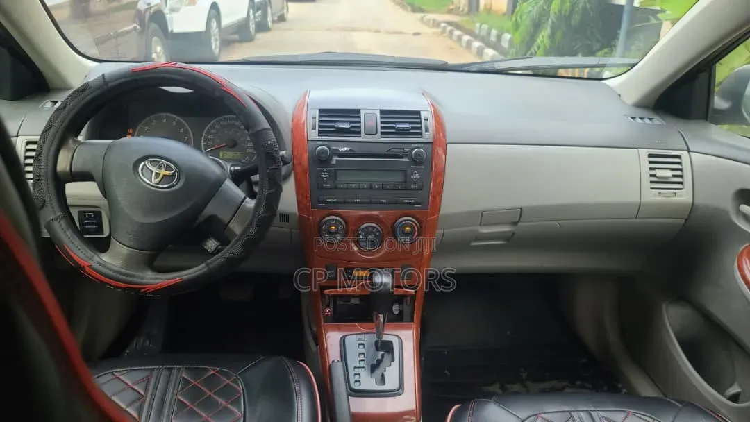 Toyota Corolla LE 4dr Sedan (1.8L 4cyl 4A) 2010 Black