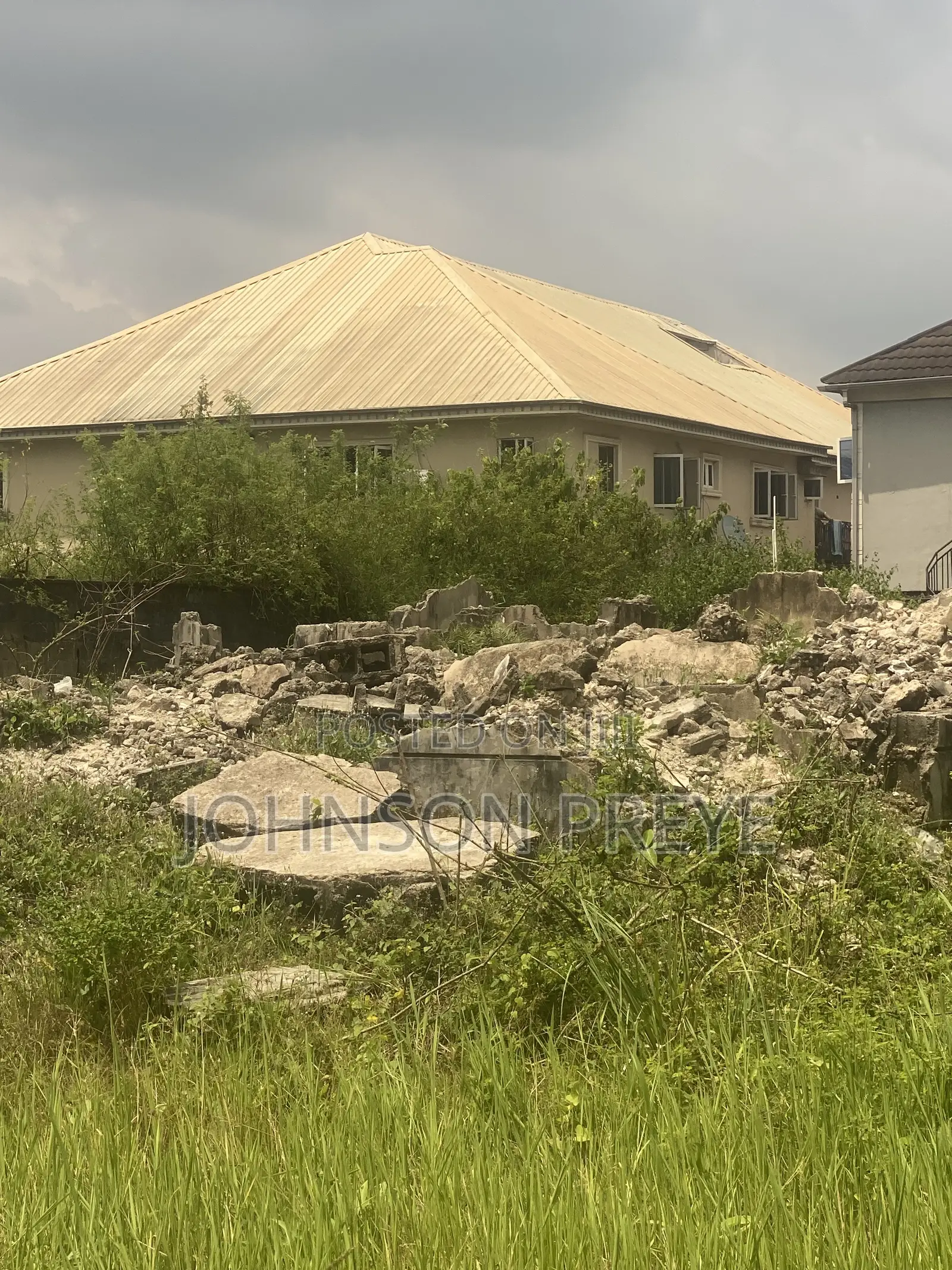 1 Plot of Empty Land for Sale