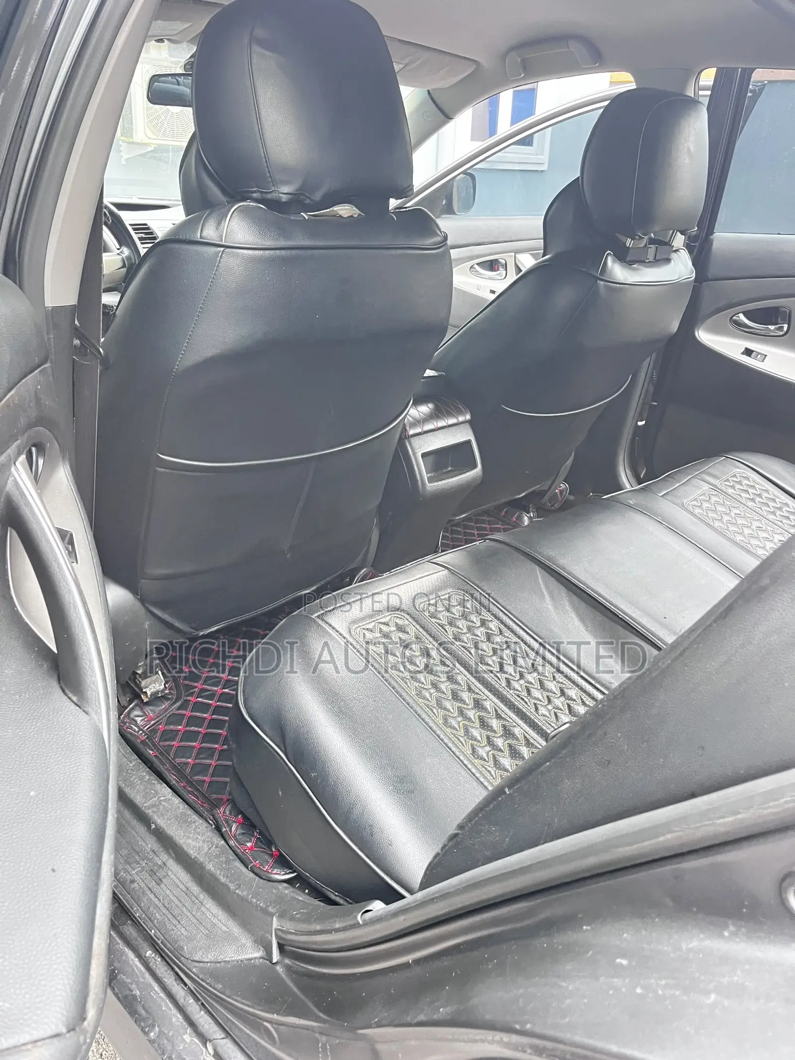 Toyota Camry Base 4dr Sedan (2.5L 4cyl 6M) 2010 Gray