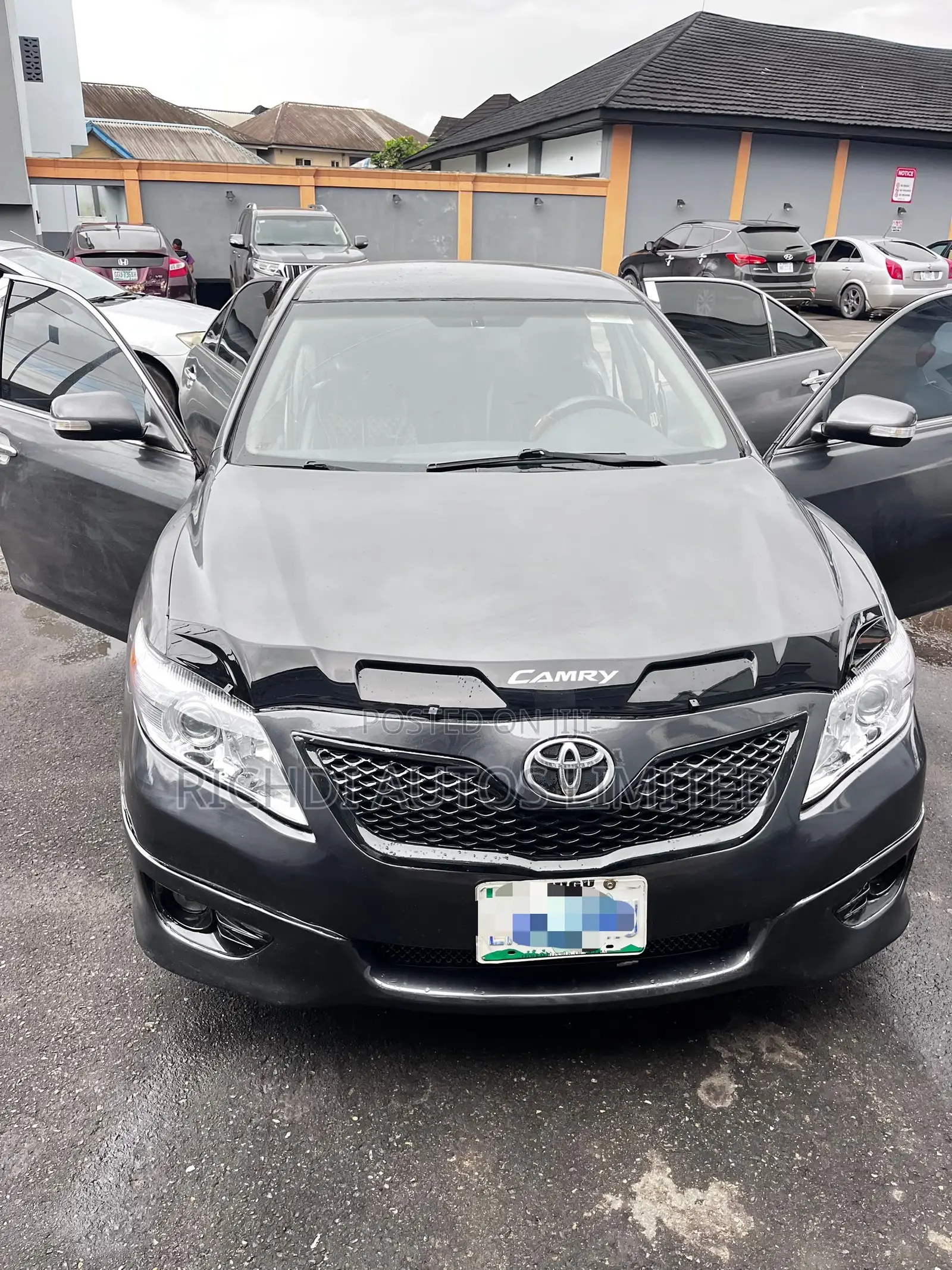 Toyota Camry Base 4dr Sedan (2.5L 4cyl 6M) 2010 Gray