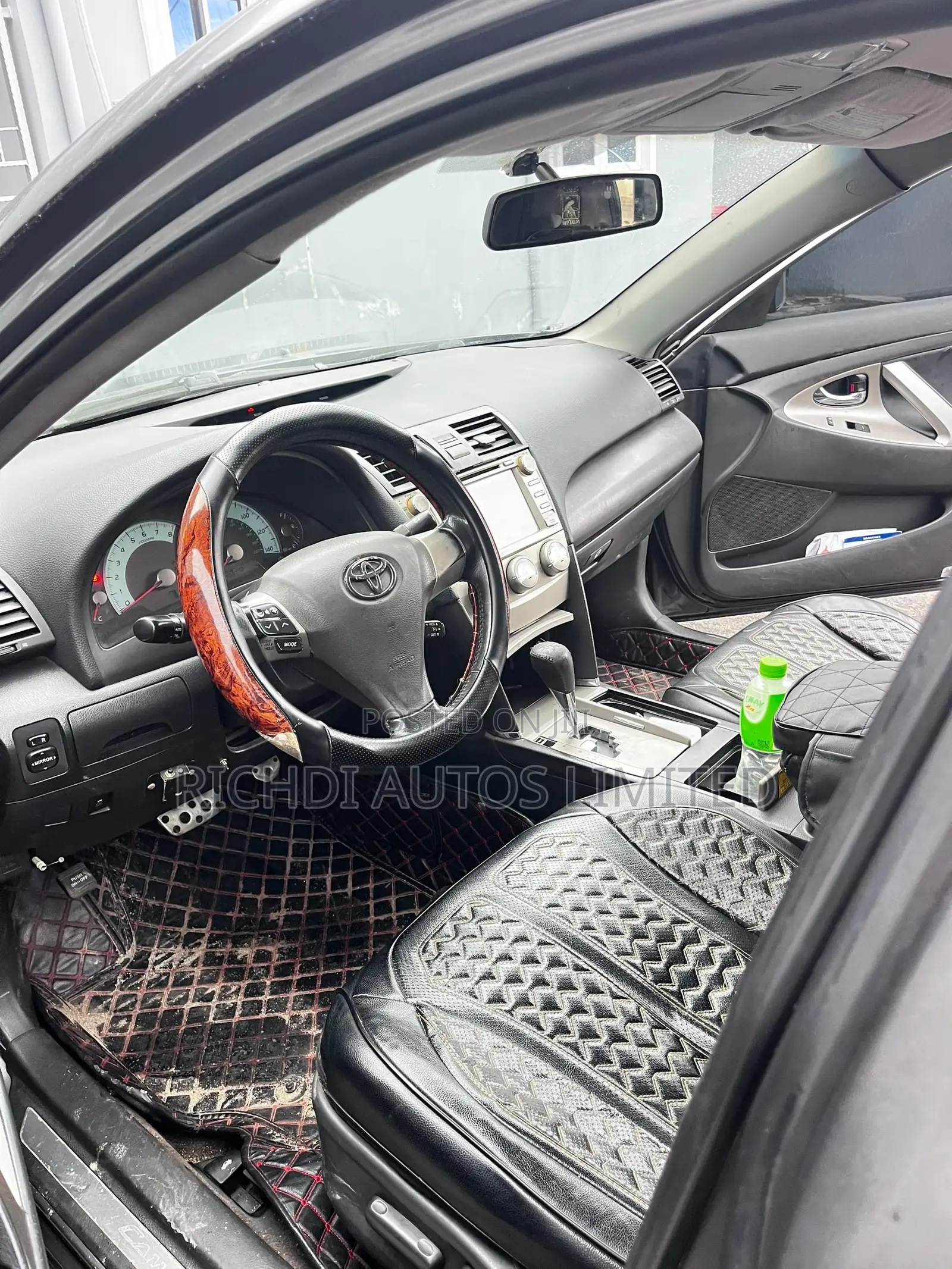 Toyota Camry Base 4dr Sedan (2.5L 4cyl 6M) 2010 Gray
