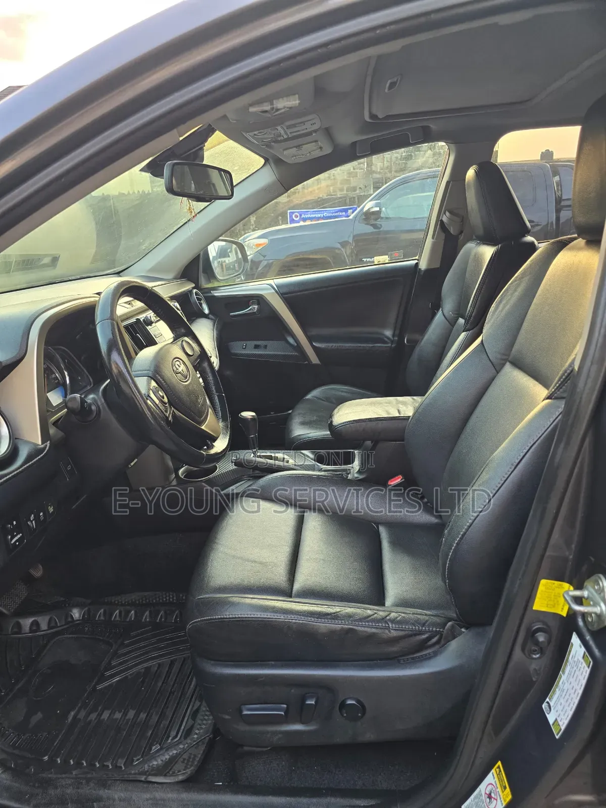 Toyota RAV4 Limited 4dr SUV (2.5L 4cyl 6A) 2014 Gray