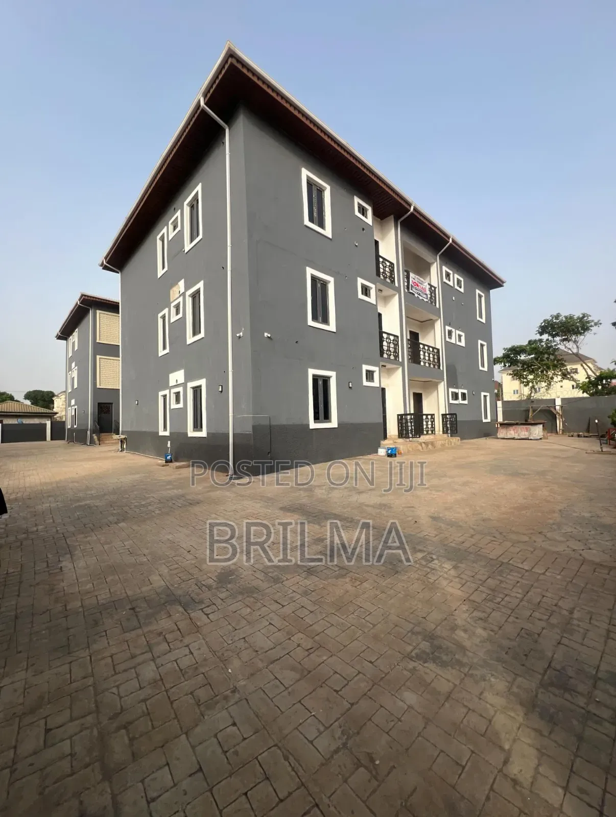 20bdrm Block of Flats in Durumi for sale
