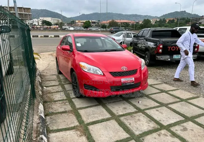 Toyota Matrix Hatchback FWD (1.8L 4cyl 5M) 2010 Red