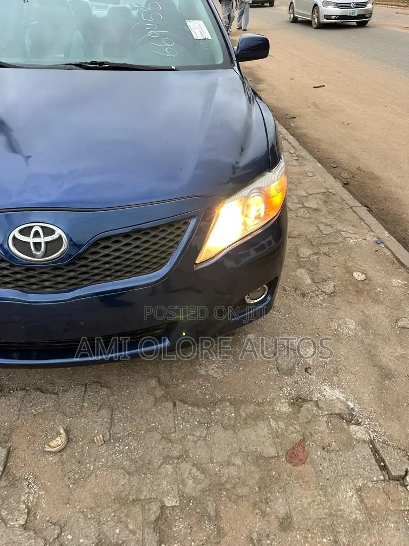 Toyota Camry SE 4dr Sedan (2.5L 4cyl 6A) 2011 Blue