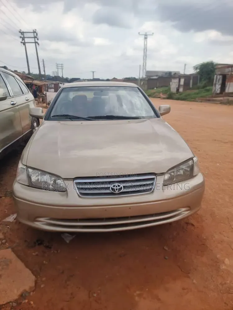Toyota Camry LE 4dr Sedan (2.4L 4cyl 5M) 2002 Gold