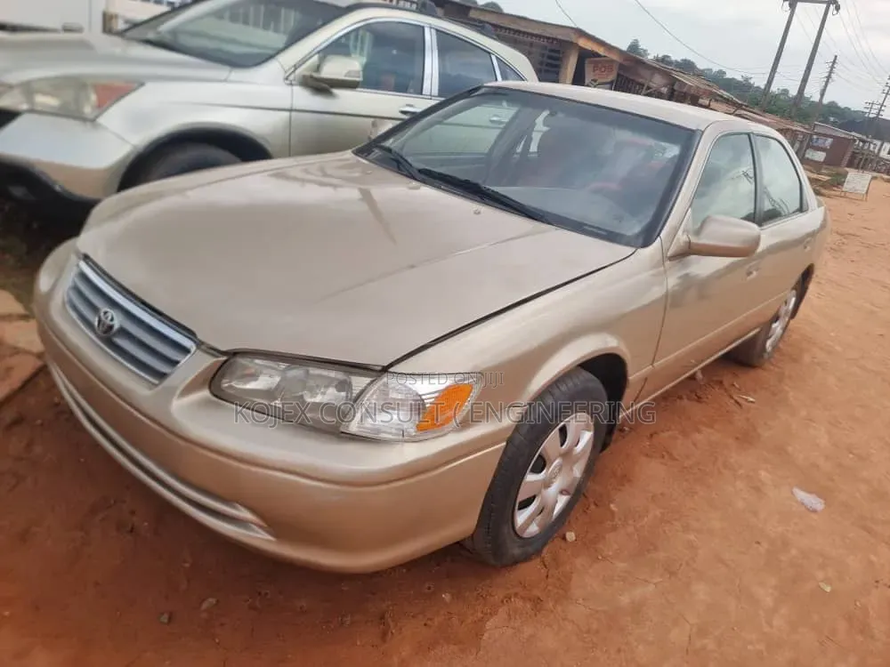 Toyota Camry LE 4dr Sedan (2.4L 4cyl 5M) 2002 Gold