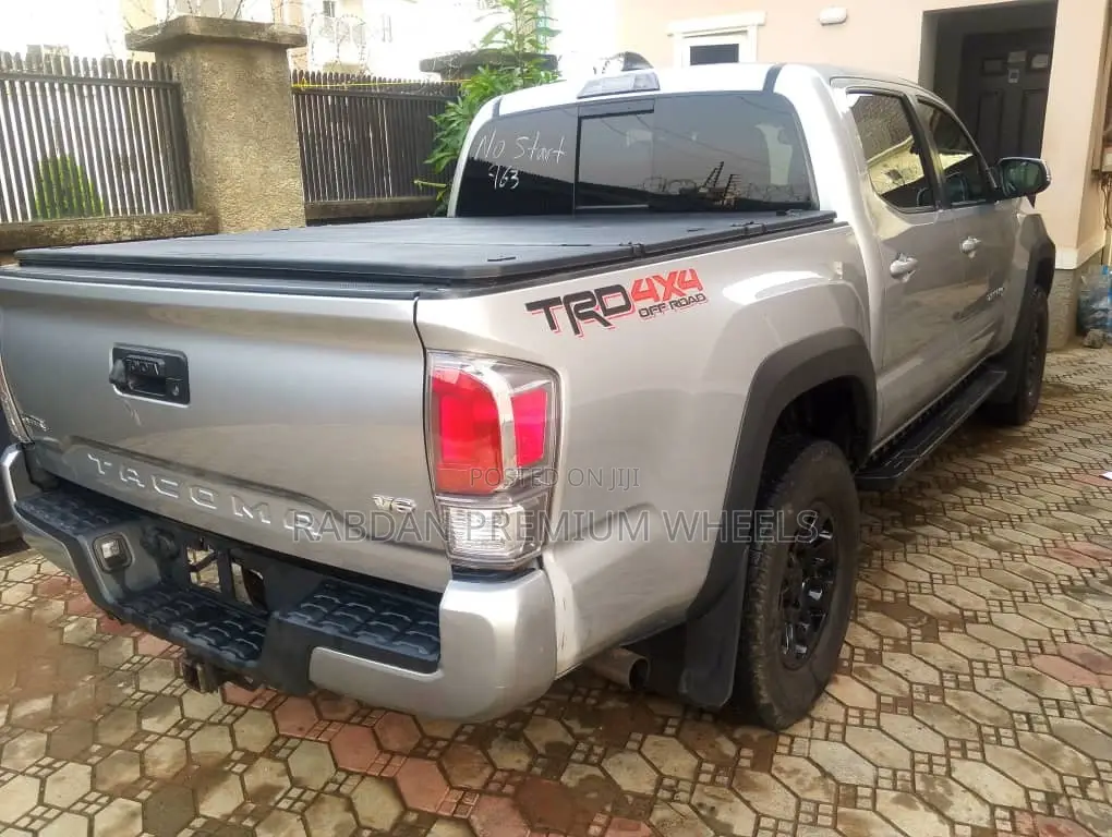 Toyota Tacoma SR5 Double Cab 6' Bed AT 2024 Silver