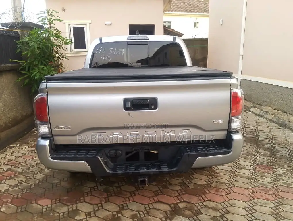 Toyota Tacoma SR5 Double Cab 6' Bed AT 2024 Silver