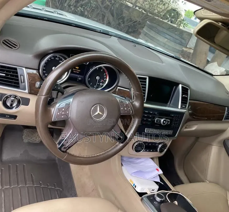 Mercedes-Benz M Class ML350 4MATIC 4dr SUV AWD (3.5L 6cyl 7A) 2014