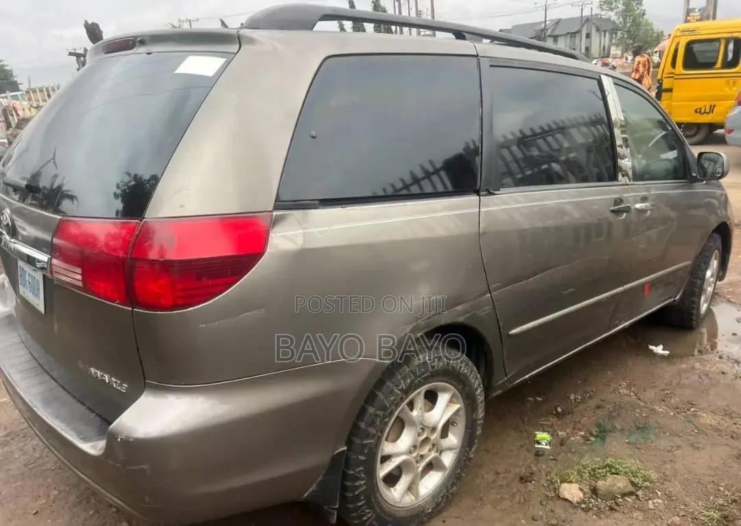 Toyota Sienna CE AWD 2006 Gray