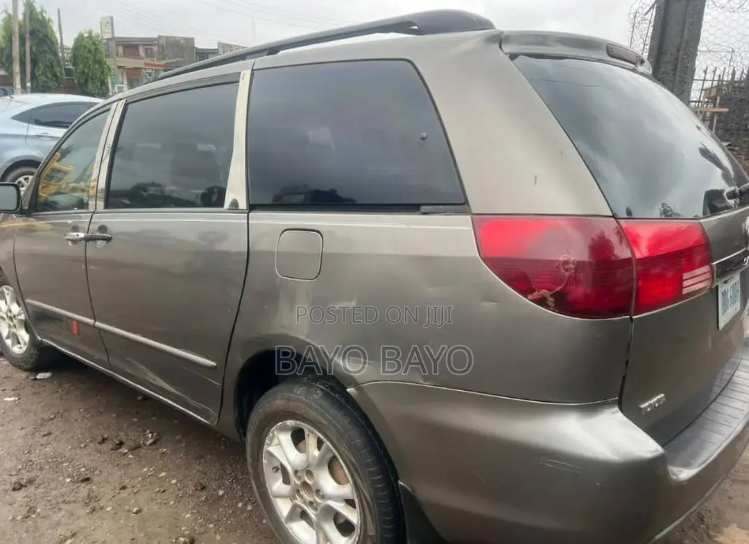 Toyota Sienna CE AWD 2006 Gray