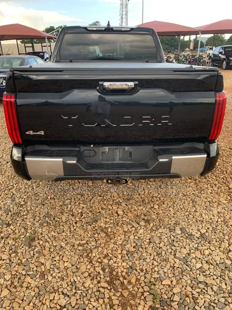 Toyota Tundra Platinum CrewMax 6.5' Bed 2023 Black