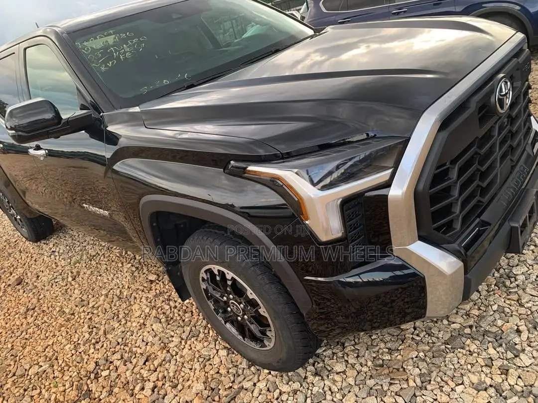 Toyota Tundra Platinum CrewMax 6.5' Bed 2023 Black