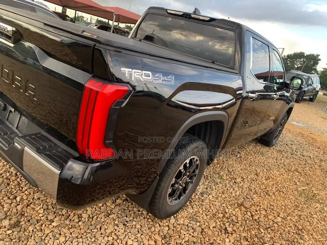 Toyota Tundra Platinum CrewMax 6.5' Bed 2023 Black