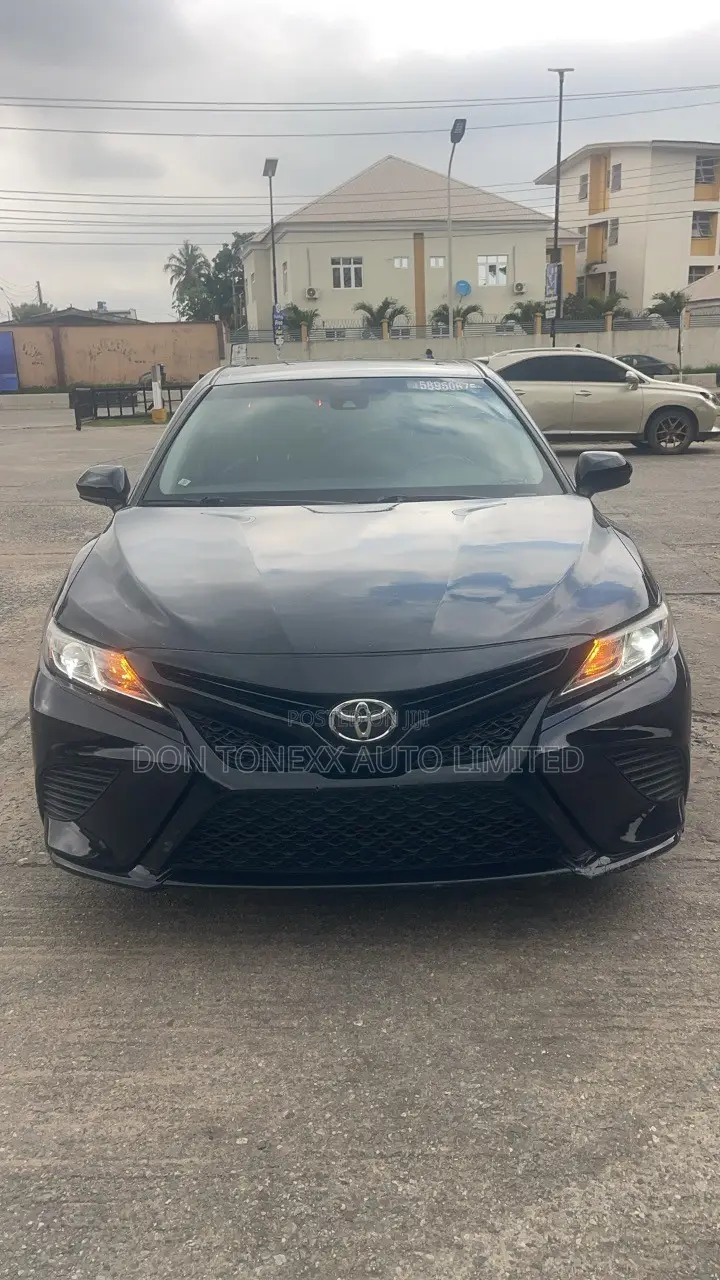 Toyota Camry SE FWD (2.5L 4cyl 8AM) 2018 Black