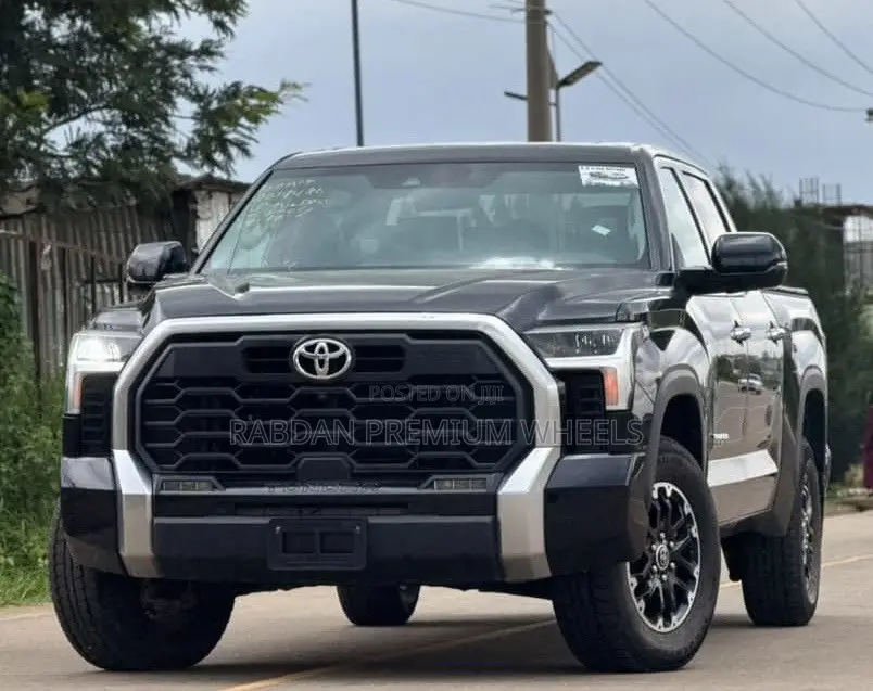 Toyota Tundra Platinum CrewMax 6.5' Bed 2023 Black