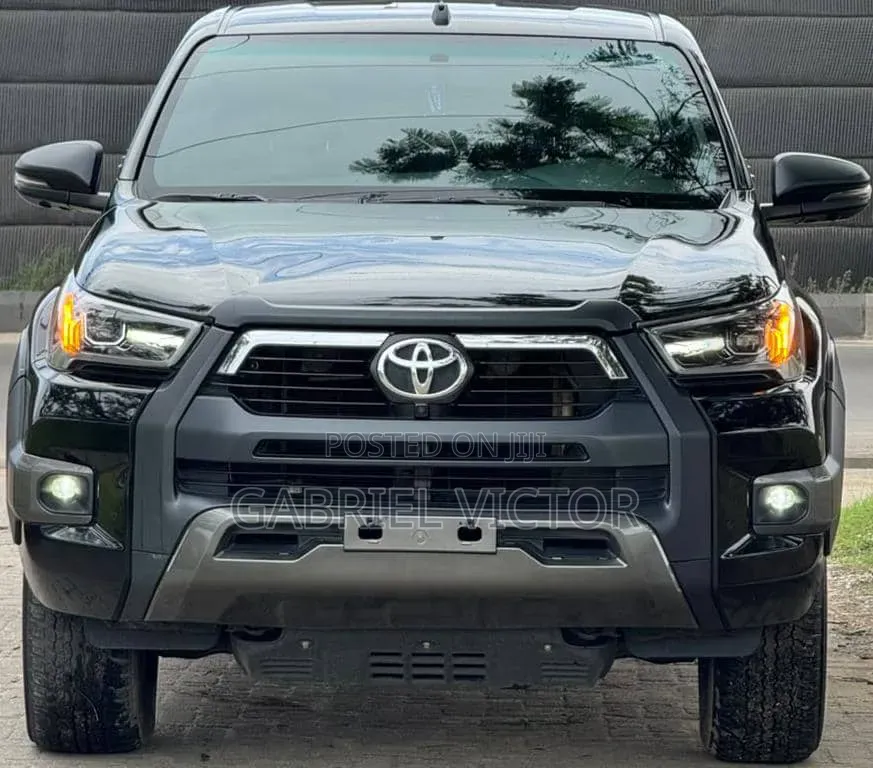 Toyota Hilux 2025 Black