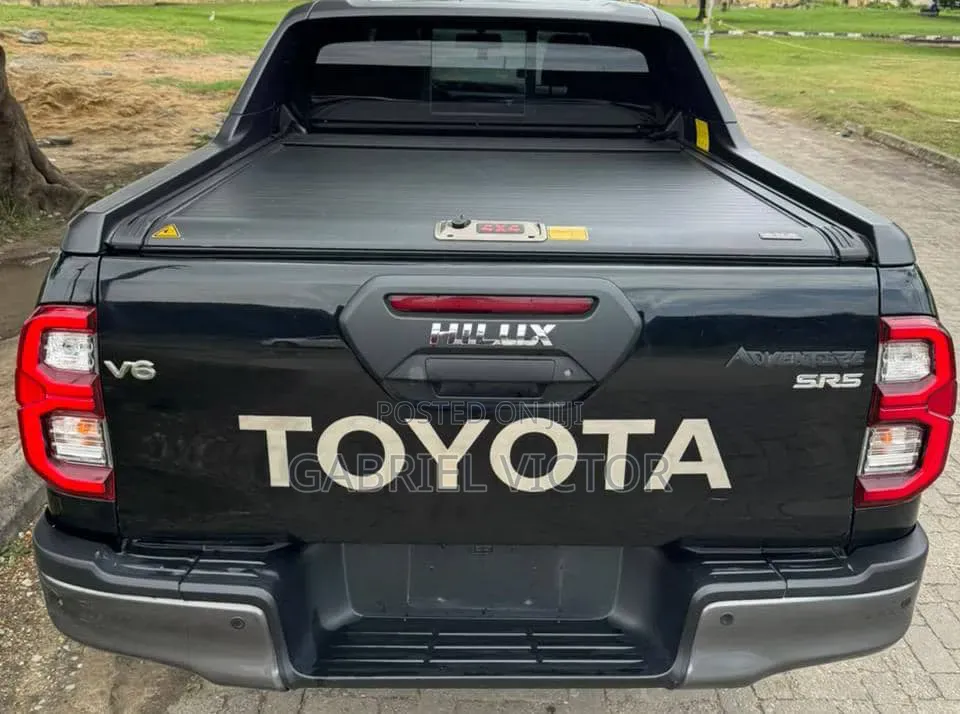 Toyota Hilux 2025 Black
