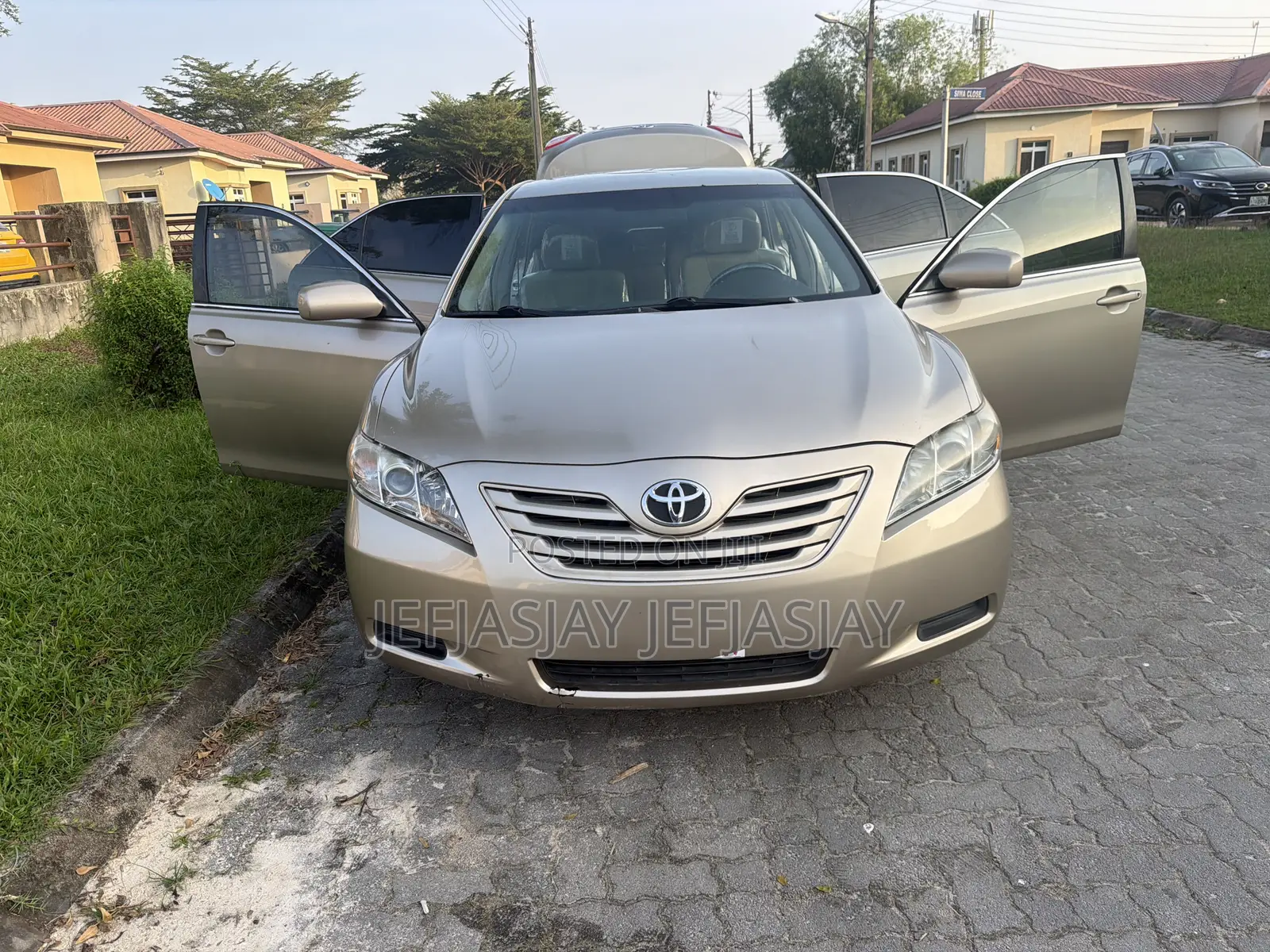 Toyota Camry LE 4dr Sedan (2.4L 4cyl 5A) 2009 Gold