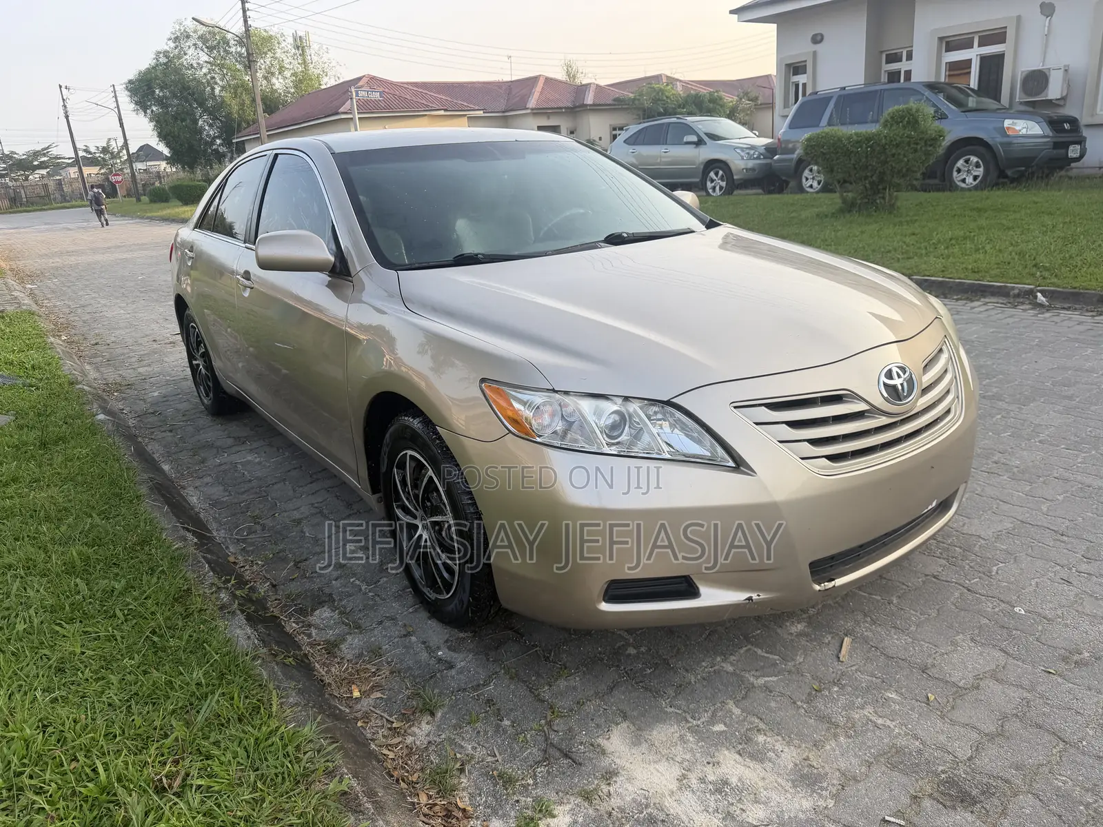 Toyota Camry LE 4dr Sedan (2.4L 4cyl 5A) 2009 Gold