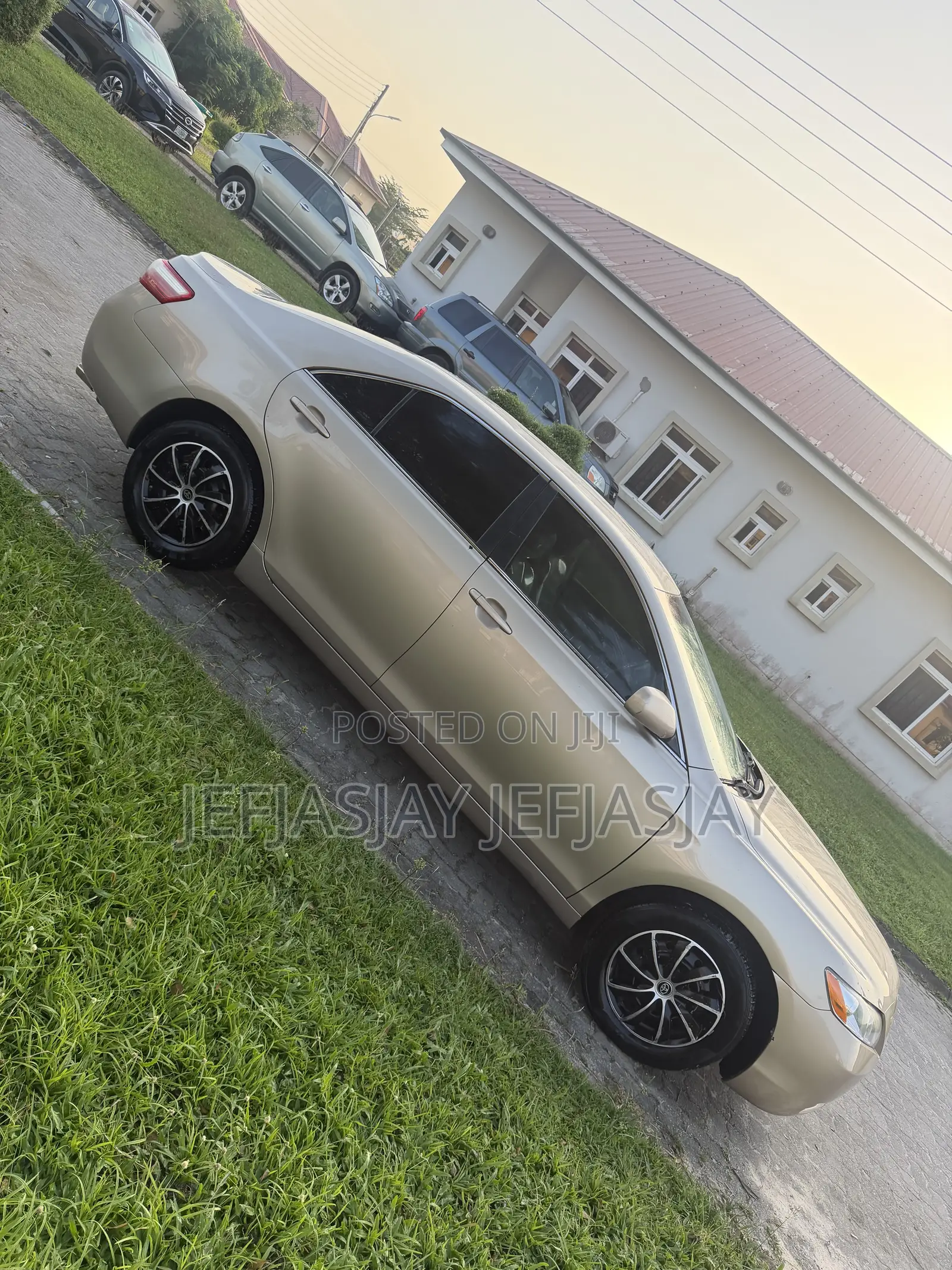 Toyota Camry LE 4dr Sedan (2.4L 4cyl 5A) 2009 Gold