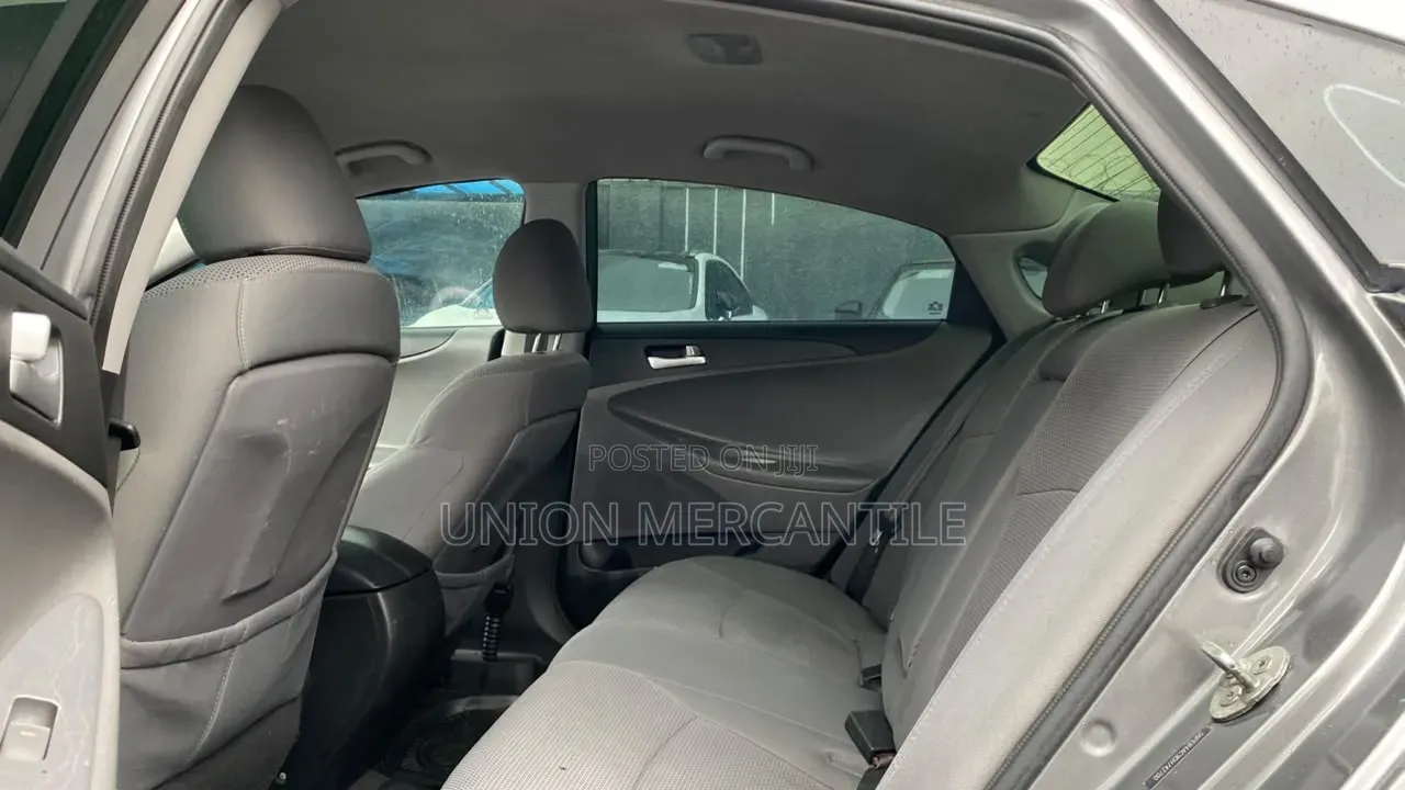 Hyundai Sonata SE Sedan FWD (2.4L 4cyl 6A) 2013 Gray