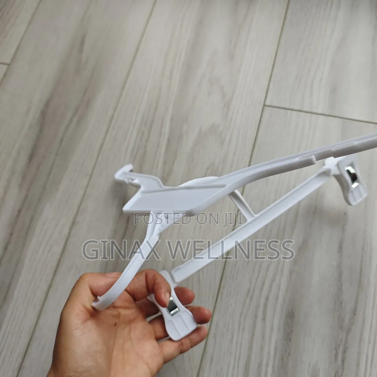Children's Plastic Clothes Hanger With Strong Trouser Clips (10pieces)