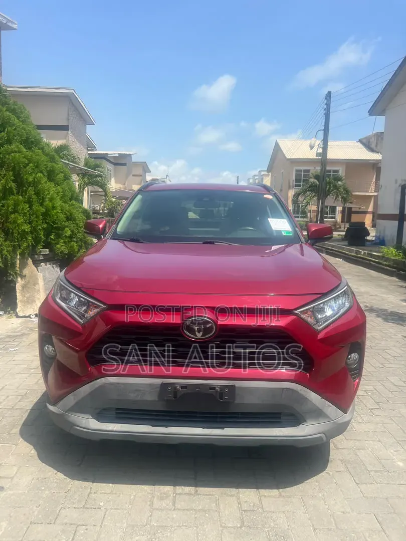 Toyota RAV4 XLE AWD 2019 Maroon