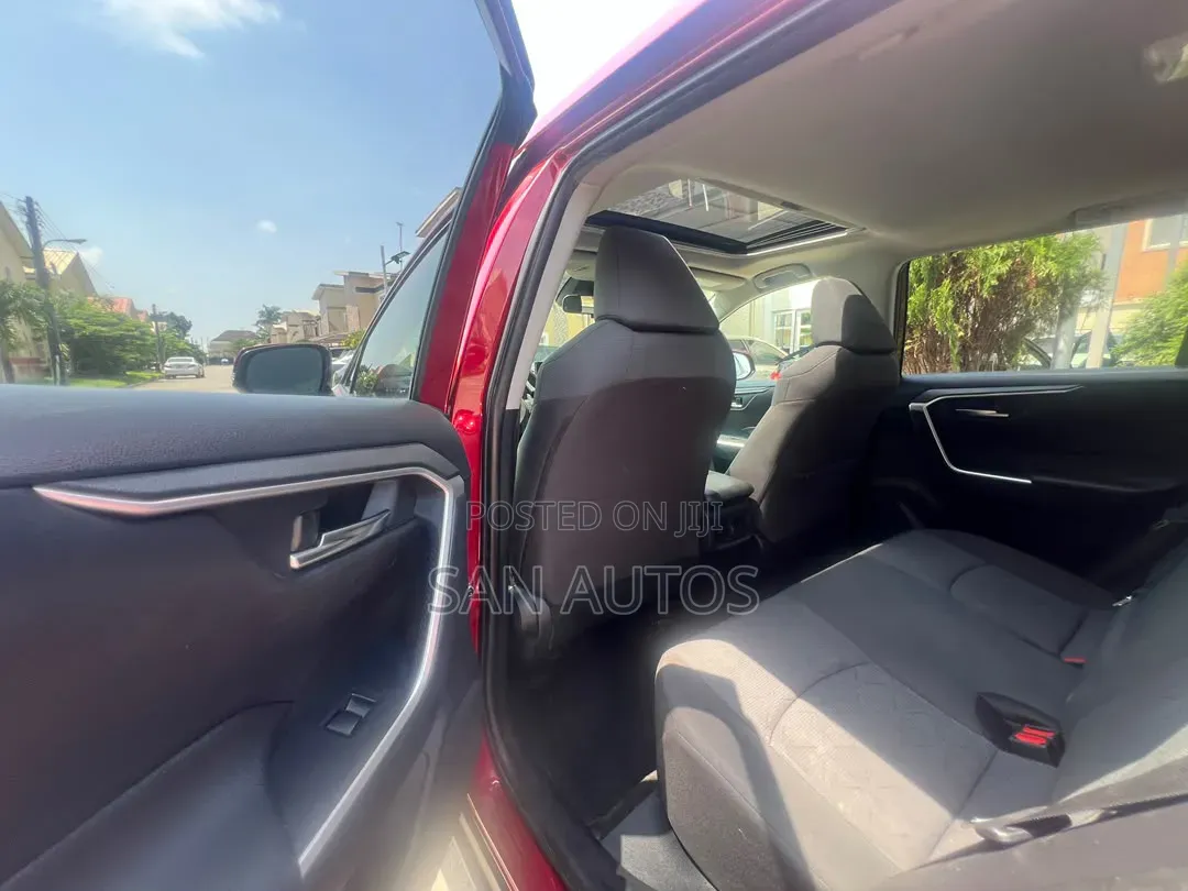 Toyota RAV4 XLE AWD 2019 Maroon