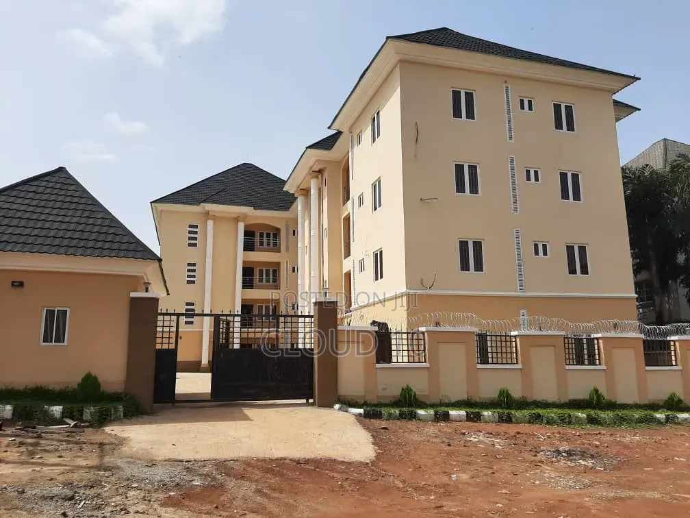3bdrm Block of Flats in Kaura for sale