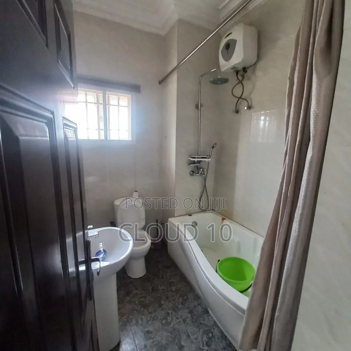 3bdrm Block of Flats in Kaura for sale