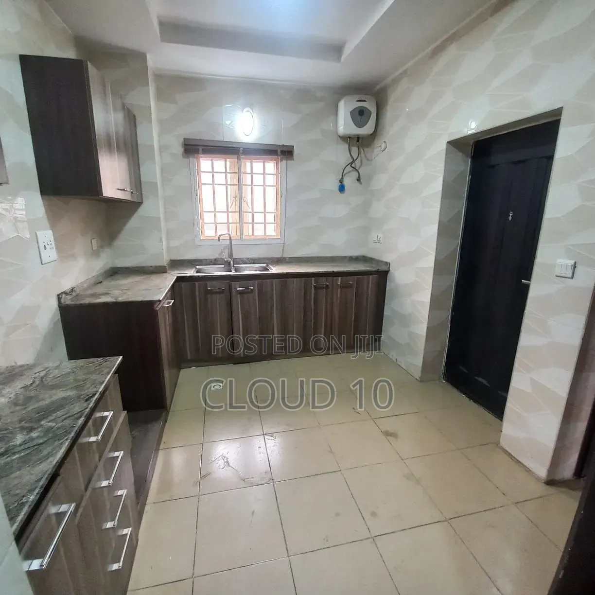 3bdrm Block of Flats in Kaura for sale