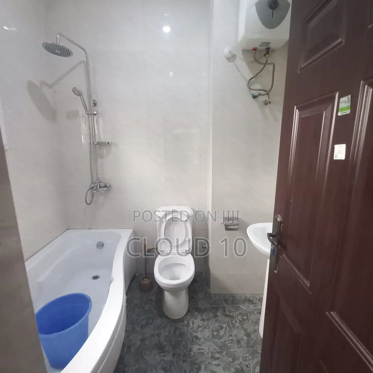 3bdrm Block of Flats in Kaura for sale